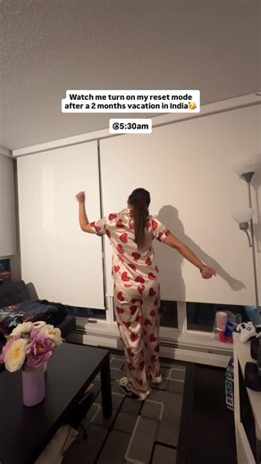 Simran | Digital Marketer on Instagram: "On my way to end 2025 strategically!😌 2025 has been an year that I'm so grateful for☺️ ✅ Made my first 6-figures with digital products ✅ Launched my own course where I teach people about making money online with digital products in the simplest way possible. Comment "Link" for the link. ✅ Went to meet my family in India, after 3 years. ✅ Grew in so many ways - emotionally, physically, financially😇 Now, after a break of 2 months, I'm back with full energ