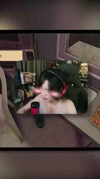 Cô nhân viên bán bánh dam dang #maisann #funny