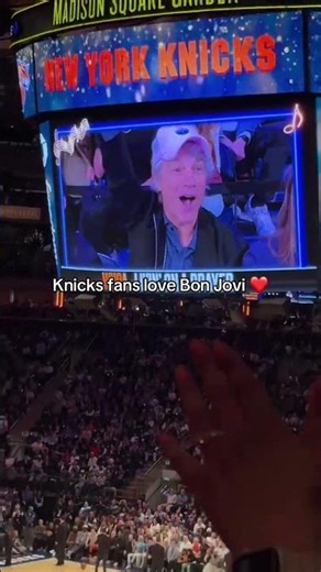 Bon Jovi & Knicks 🤝 A packed Garden ‪@espn‬
