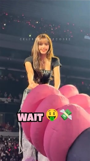 Lisa’s Stage Fit Looks SIMPLE… But That Inflatable?! 😳🔥#lisa #blackpink #fashion #shortsfeed