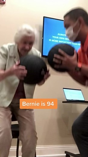 This is how we do it! 💪 Shout-out to FOX #physicaltherapist Raymond Pulido, PT, DPT, LSVT for helping Bernie stay active, strong, and independent at 94 years young! #physicaltherapy #physicaltherapytiktok #seniorliving #medicineballworkout #medicineball #seniorlivingcommunity #physicaltherapistoftiktok #geriatricsoftiktok #seniorexercise