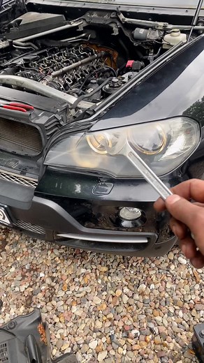 Removing a Broken Headlight: DIY Car Maintenance Guide