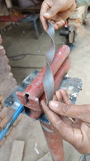 Learn Metal Twist Flat Bar Bending Techniques