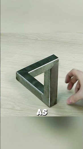 The Penrose Triangle Illusion #facts