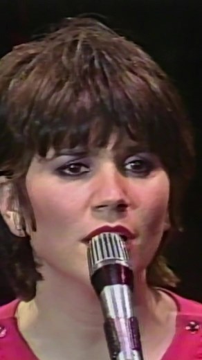 Linda Ronstadt's Heartfelt Performance of 'Faithless Love'