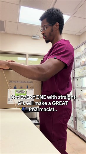 Not everyone with straight A’s will make a great pharmacist. Why you may ask? Here are 3 reasons👇🏾: 1️⃣ 💊Communication matters more than grades sometimes Being a pharmacist isn’t just about knowing drugs; it’s about connecting with patients, understanding their concerns, and explaining complex information in a way they can actually use. Miscommunication can lead to serious errors, and that skill isn’t measured by a GPA. 2️⃣ 💊Critical thinking > memorization Pharmacy exams test recall, but re