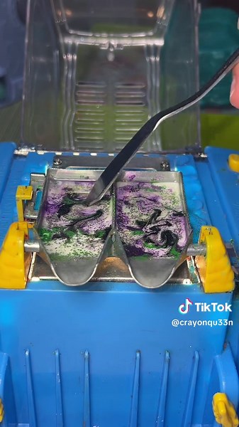 Halloween Crayon Melting ASMR - Beetle Juice Edition