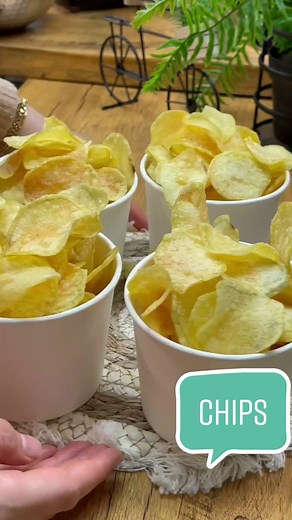 #chips #شيبس Les meilleurs chips fait maison. اروع و انجح شيبس في المنزل اذا اردت مزيدا من التفاصيل تجد الفيديو كاملا على اليوتيوب