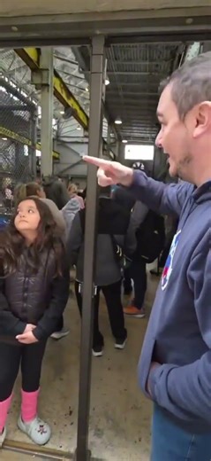 Na atração do Velozes e Furiosos, na Universal de Orlando, a fila nos deu uma aula clássica