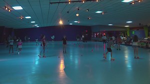 Monthly country music singing contest launches at Orange County roller skating rink