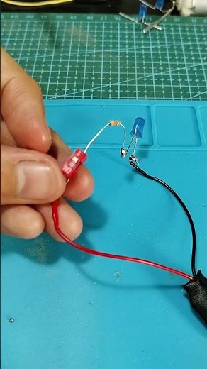 Encender led con interruptor #led #interruptor #pila #electricidad #principiante #arduino #desdecero