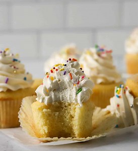 Comment RECIPE and I’ll send it straight to your DMs! 📩👇 This is my go-to, never-fail vanilla cupcake recipe! The buttermilk makes them incredibly tender. 🧁💫 Or get the recipe instantly here 👉: https://www.bostongirlbakes.com/perfect-vanilla-cupcakes/ | Boston Girl Bakes