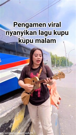 Pengamen Viral nyanyikan Lagu Kupu-kupu Malam #pengamenviral #cover #shorts #feedshorts #viral #fyp