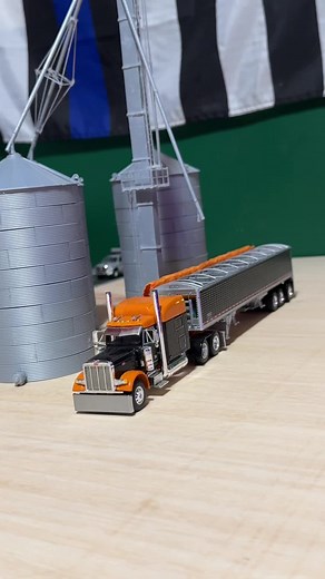 Cool Grain Elevator and Silo Layout in 1:64 Scale