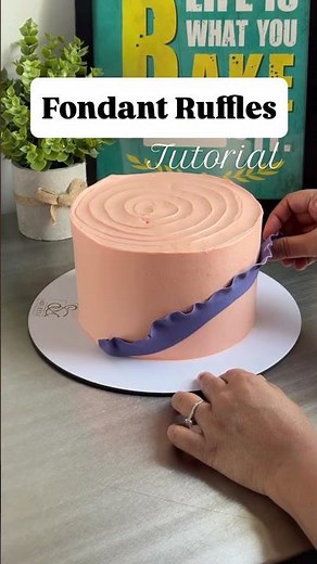 Fondant ruffles ‼️🤩|#sangeetascookingmantra #youtubeshorts #fondantcake #bakinghacks