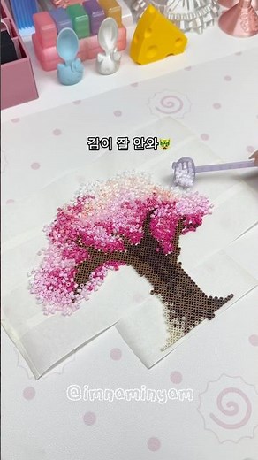 Making a cherry blossom tree with Perler beads🌸