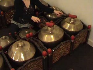 Central Javanese Gamelan Playing Techniques - Kenong