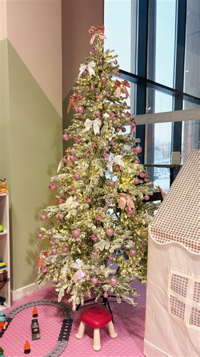 🎉 Kids Room — балалық шақ қуанышқа, күлкі мен ойынға толы мекенге қош келдіңіз! 🎈 Балаңыз көңілді әрі қауіпсіз уақыт өткізіп, ал Сіз сәл демалатын орын іздеп жүрсіз бе❓ Kids Room — бүкіл отбасы үшін тамаша таңдау❗️ ✨ Жарқын ойын бөлмесі ✨ Белсенді және дамытушы ойындар ✨ Жайлы әрі қауіпсіз орта ✨ Балалардың шат күлкісі мен ата-аналардың тыныштығы 📍 Біз қайда орналасқанбыз: Ломова көшесі, 37, 2-қабат «GreenWich» супермаркеті 🕙 Күн сайын 10:00-ден 22:00-ге дейін жұмыс істейміз Сүйікті кейіпкер