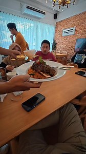 MIT MAI TRI Dining Café Pattani Halal steak and Restaurant #Pattani | Pisan Saiwaree