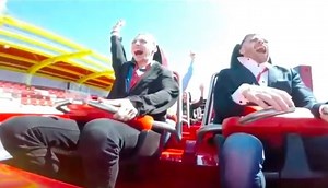 Insolite - Ferrari Land : sur une attraction, un visiteur est percuté par un oiseau