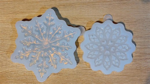 4.9K views · 96 reactions | Handmade Double-Layer Rotating Snowflake Ornament Resin Mold❄️ Mold Linkhttps://tinyurl.com/rs3n987z #resindesigns #handmadecrafts #resinmolds #resinart_ideas #resinart #intoresin #handmadecrafts #resinartists #resindesigns #resinartwork #resin #resinart_ideas | IntoResin Molds | Facebook