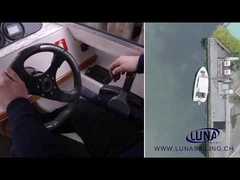 Motorbootmanöver Anlegen rückwärts am Steg 45 Grad