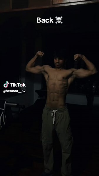 Back flex 💪 #fyp #gym #gymtok #bodybuildingmotivation #backflex