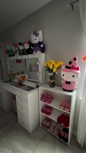 Celebrate Halloween with Hello Kitty Decorations