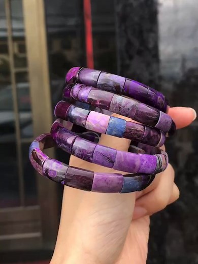Watch the colors dance! This lineup of iridescent Sugilite bangles is a pure visual feast. The way the light plays across each piece is absolutely mesmerizing. 🤩 Comment with your favorite purple emoji! 👇 #satisfyingvideo #oddlysatisfying #crystal #crystalvibes #aesthetic #sugilite #crystalcollection #stonecarving