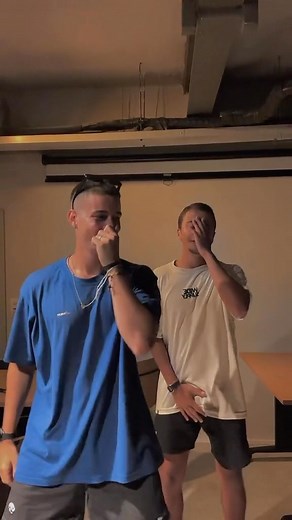 Paulo Victor Mapa on Instagram: "eu e meu sósia kakakak pega a sincronização dos menino 🤪"