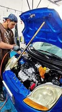 esta es la forma correcta de lavar un motor, y así lo hacemos en MFG CAR DETAILING al sur de Quito