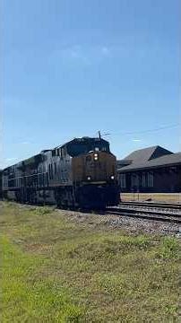 CSX I032 coming northbound through Jesup, GA 10/18/25 #csx #csxt #train #trains #tropicana #yt #yts