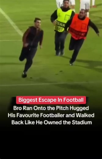 Biggest Escape Ever In Football History, one of the fan run onto playground; hugged his favorite player and return to his seats as if he is making a comedy escape. The securities chase him but no one caught him behind. . . . #football #footballfans #biggestescape #hugs #hugged