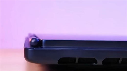 16GB内存搭配1TB SSD存储，轻松应对多任务切换与大型软件运行，无论是办公、创作还是娱乐都能流畅如飞；日常使用中应用秒开、文件传输迅速，系统响应迅捷，彻底