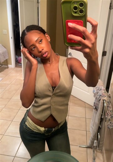 I’m looking for jobs in la . I’m smart and creative #fyp #jobs #goviral