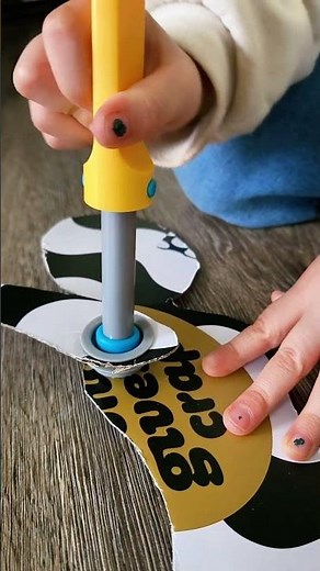 Make a puppet on a string with cardboard and Makedo! #creative