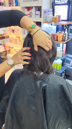 The journalist who likes to up her game with her fashion quotient! Suchandrima Paul #shorthairstyles #shorthairstyling #shorthairmakeovers #jollychandamakeover #hairstyling #hairtransformation #hairtransition #walnutblonde #chesnutblonde #brownhaircolor #blondehaircolor #haircolor #haircut #shorthair #beforeandafter #beforeafter #shortlayers #journalist #shorthaircutsforwomen #blondehair #shortlayeredhaircut #lookchange #shorthair #reelkarofeelkaro #jollychandahaircuts #reelitfeelit #trending #t