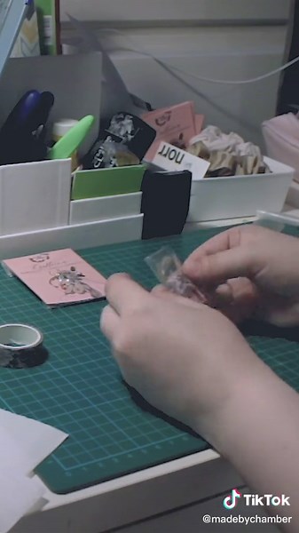 my siblings ordered from me 🥺❤️ #smallbusiness #handmade #lgbtowned #queerowned #shopsmall #shoplocal #käsityö #etsy #giftideas #fyp #foryou #sinulle #tiktoksuomi #suomitiktok #order #orderpacking #packing #packaging #packagingorders #orderpackingasmr #jewelry #jewelrybusiness #handmade #handmadejewelry #ring #earrings #crystals #rosequartz #crystaljewelry