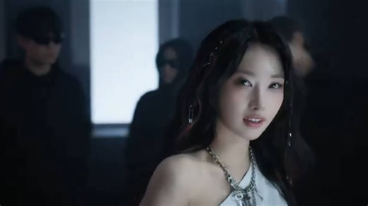 [認人認聲 韓英中字幕] EVERGLOW “CODE” MV