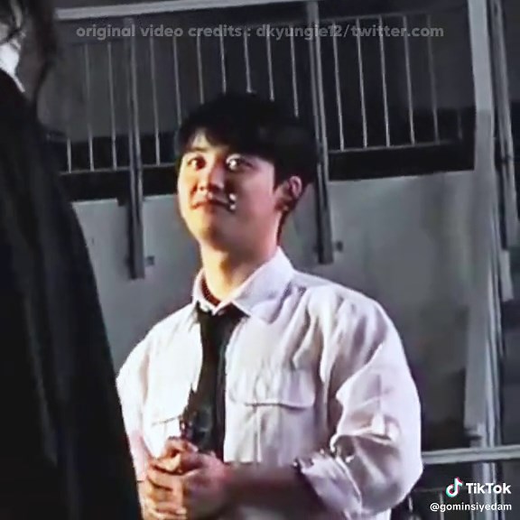 Lee Youngji and Doh Kyungsoo Interaction