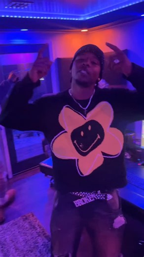 Dexter Kelly | What yall think this sound like ? 👀🔥 I don’t think they ready @kylebankskb @romell_kidd 🏆 #newmusic #artist #studio #westcoast #explore | Instagram