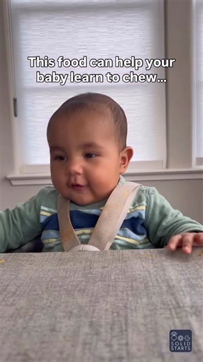 Whole asparagus spears won’t yield much in the belly… …but they are a fantastic food for building oral-motor skills, specifically tongue movement and chewing! When asparagus is cooked, you can leave it whole for babies 6 mos . The way baby will munch on it fundamentally changes its round shape and reduces the risk of choking, even if they manage to tear a piece off. ➡️ If you’d like to maximize consumption, slice cooked asparagus lengthwise and then chop and mix it into scoopable foods like egg 