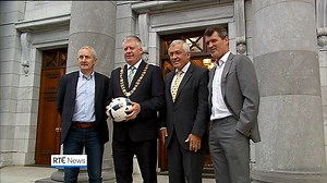 Roy Keane announces details of Liam Miller tribute match: Keane will manage a team of Miller's former Manchester United teammates, against an Ireland/Glasgow Celtic selection managed by Martin O'Neill | RTÉ News