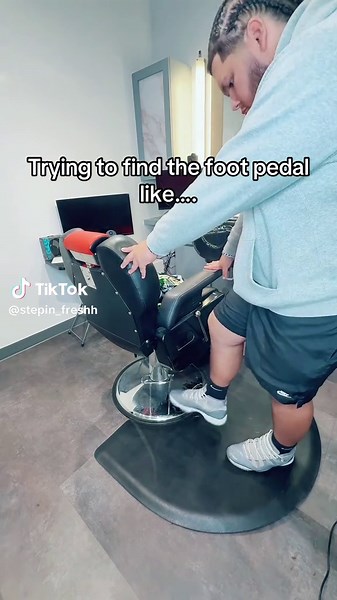 Be like that sometimes… 🤣🤣🤣 #barber #lineup #babershop #dancechallenge #cincinnati