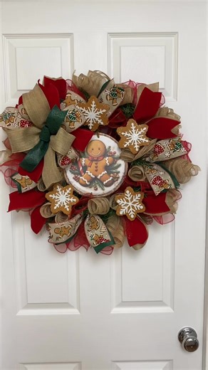 🍪✨ The sweetest Christmas welcome is here! ✨🍪 This Gingerbread Christmas Wreath is full of holiday cheer — featuring a smiling gingerbread man, sparkling snowflake cookies, and ribbons in festive red, green, and gold. It’s the perfect wreath for your front door, kitchen, or cozy Christmas nook. Handmade with care and bursting with that “fresh from the oven” holiday charm. ❤️ 🎀 Available now in my Etsy shop — Jubilee Wreath and Tree! https://jubileewreathandtree.etsy.com/listing/4400768486 Giv
