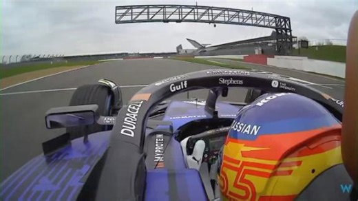 Carlos Sainz drives first lap in Williams FW47