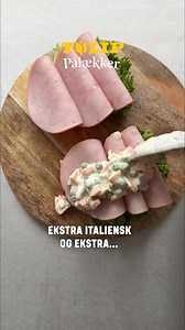 Er du til italiensk salat? Så er det faktisk ret nemt at løfte rugbrød med skinke op i nye højder med en hjemmerørt italiensk salat🤩 Følg linket til flere opskrifter fra Tulip Pålækker👌 | Tulip
