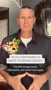 🧱 WHY THE OLD FOOD PYRAMID FED CANCER — AND THE NEW ONE DOESN’T Old model: ❌ Refined grains ❌ Low fat ❌ High insulin ❌ Chronic inflammation New model: ✅ Vegetables fiber ✅ Healthy fats ✅ Stable blood sugar ✅ Metabolic flexibility 🧬 Why this matters: • High insulin & glucose fuel tumor growth • Chronic inflammation weakens immune surveillance • Mitochondrial dysfunction precedes disease The “new” pyramid isn’t new at all — it’s a return to how the body was designed to be nourished. Starve the f