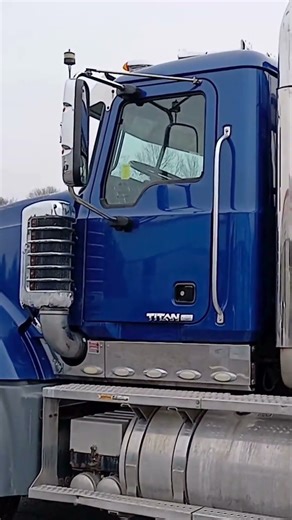 MACK TITAN TD713 DAYCAB #mack