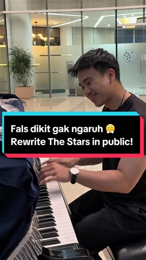 Rewrite The Stars piano cover in public - Kevin Piano